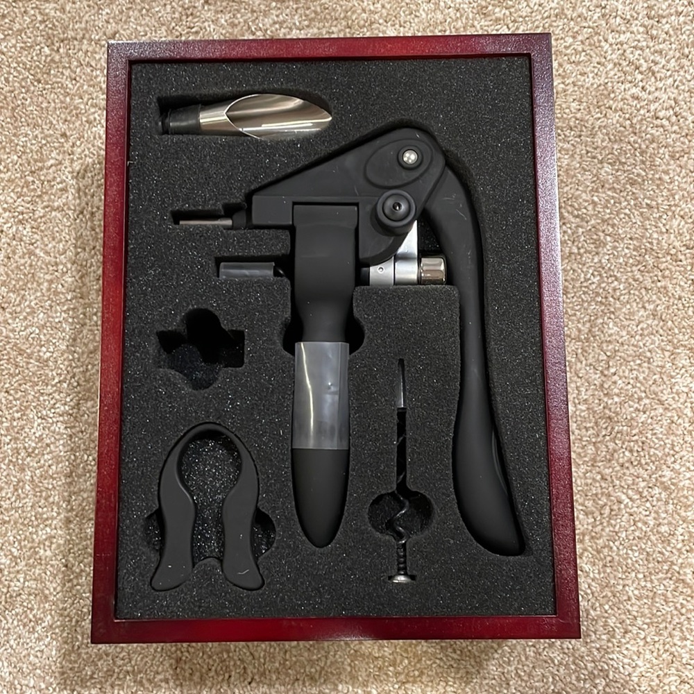 Wine bottle opener set